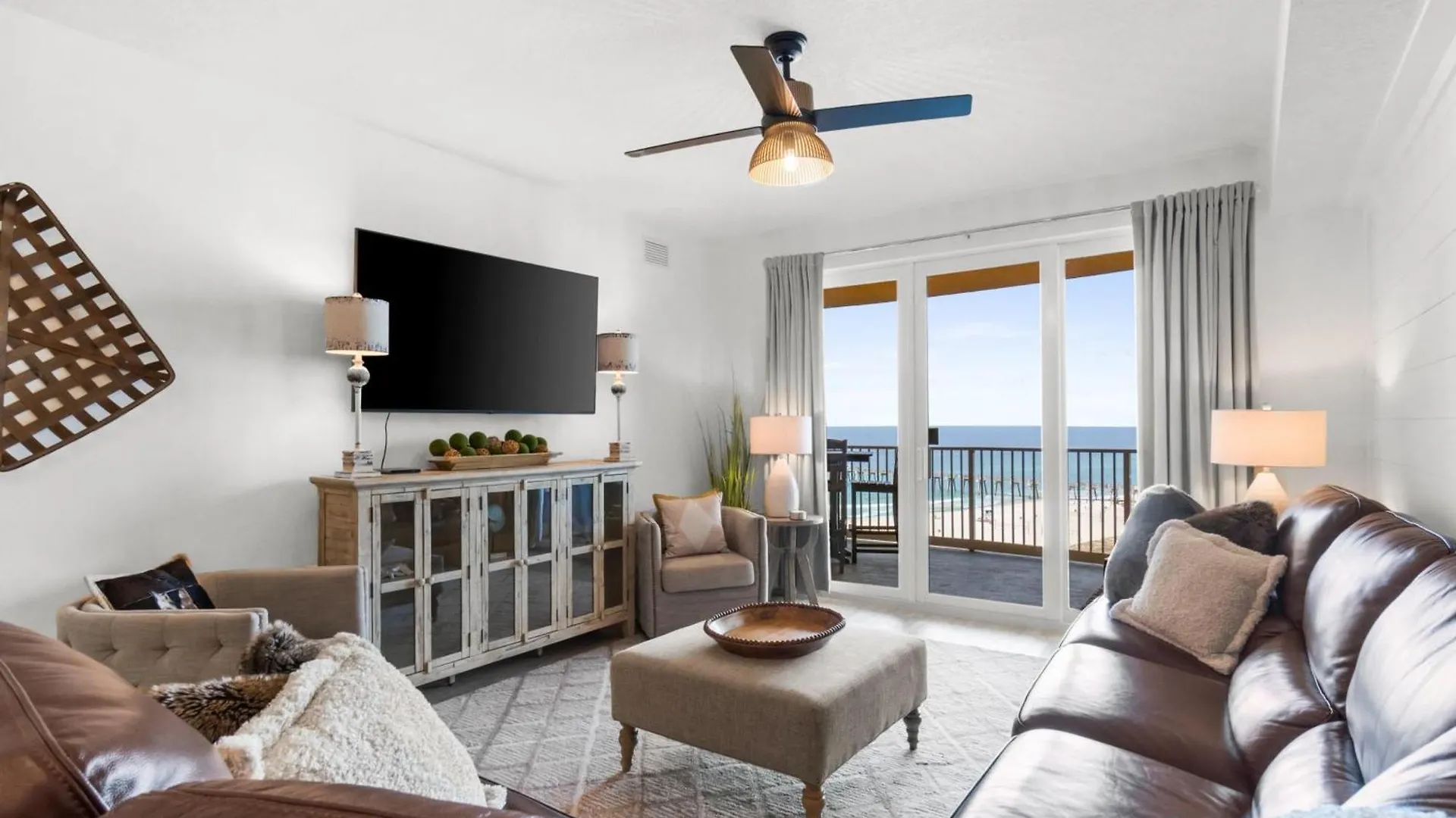 アパート Tower 3 At Calypso Beach Resort パナマシティービーチ